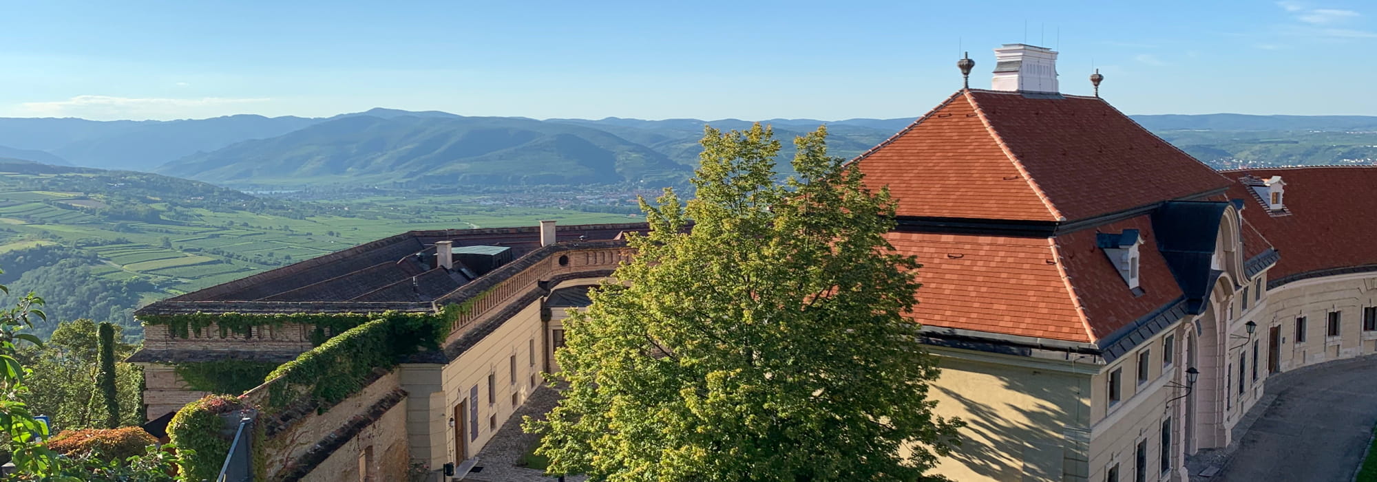 Exerzitienhaus mit Blick in die Wachau / P. Maximilian Krenn